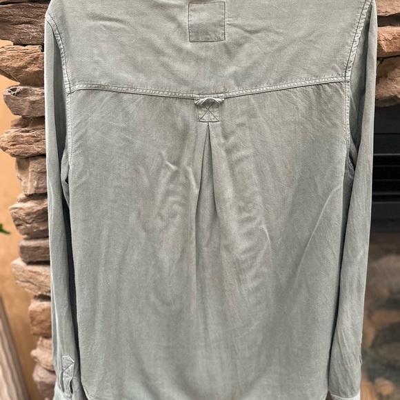 American Eagle Army Green Button Down - Picture 2 of 4